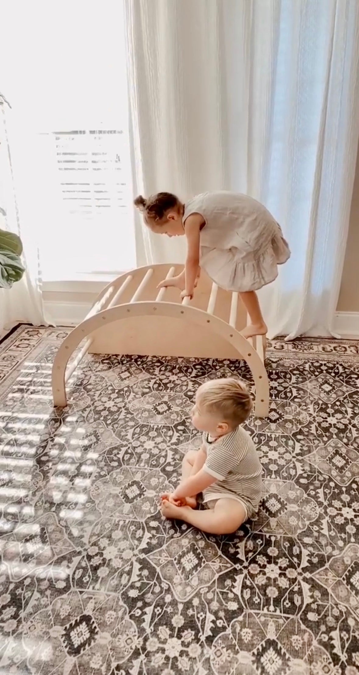 Climbing_kids_wood